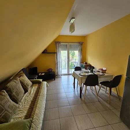 Easy Apartmanhaz *