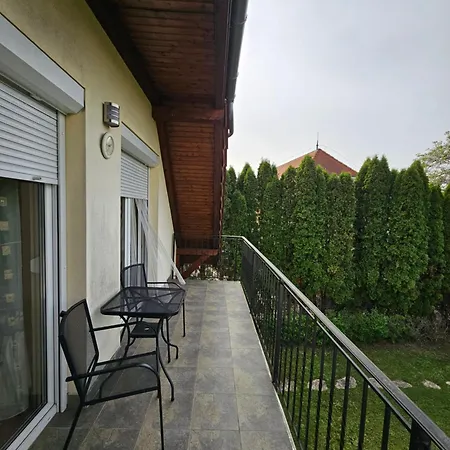 Lejlighed Easy Apartmanhaz